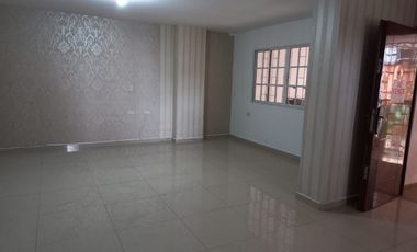 Vendo APTO en Sotomayor, amplio, 3 parqueaderos