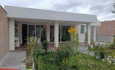 En Ibarra, vendo casa de una sola planta con diseño accesible y espacios amplios