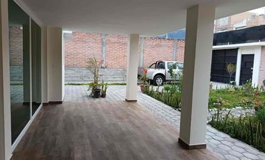 En Ibarra, vendo casa de una sola planta con diseño accesible y espacios amplios