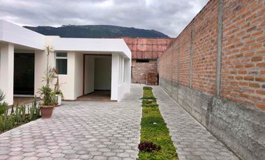 En Ibarra, vendo casa de una sola planta con diseño accesible y espacios amplios