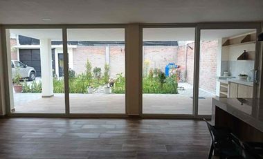 En Ibarra, vendo casa de una sola planta con diseño accesible y espacios amplios