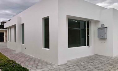 En Ibarra, vendo casa de una sola planta con diseño accesible y espacios amplios