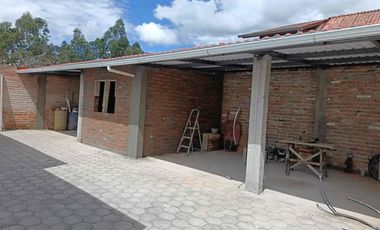 En Ibarra, vendo casa de una sola planta con diseño accesible y espacios amplios