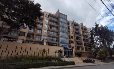 Lindo apartamento con excelente iluminación natural y amplios espacios.