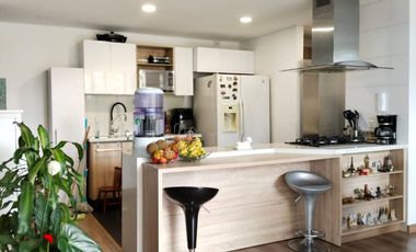 Lindo apartamento con excelente iluminación natural y amplios espacios.