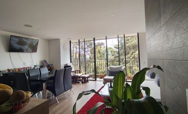 Lindo apartamento con excelente iluminación natural y amplios espacios.