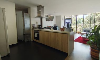 Lindo apartamento con excelente iluminación natural y amplios espacios.