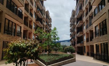 Lindo apartamento con excelente iluminación natural y amplios espacios.