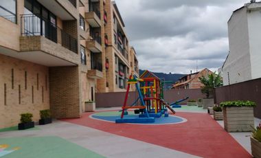 Lindo apartamento con excelente iluminación natural y amplios espacios.