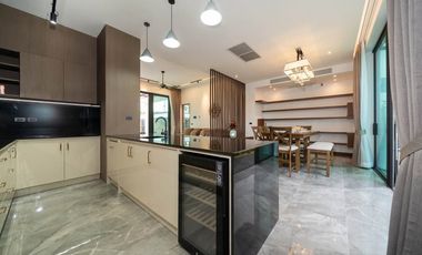 🏡  Modern  Pool Villa Near Laguna