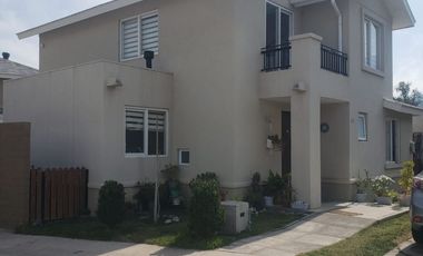 Hermosa, amplia y Moderna Casa de 4 dormitorios en Condominio Barrio Alto Arrayan