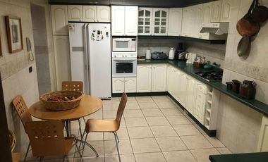 Departamento de lujo, 3 dormitorios, 5 baños, 2 estacionamiento y bodega