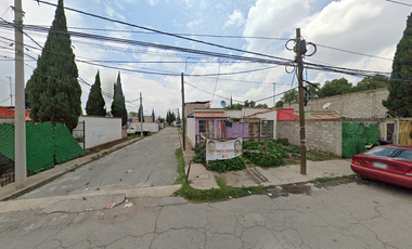 CASA EN CALLE SANTA VERONICA, ARBOLADA  LOS SAUCES, ZUMPANGO, ESTADO DE MÉXICO. ¡NO CREDITOS!