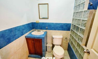 Casa con Piscina y Jardín en La Planicie – Espacios Amplios y Exclusividad