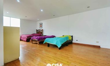 Casa con Piscina y Jardín en La Planicie – Espacios Amplios y Exclusividad
