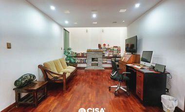Casa con Piscina y Jardín en La Planicie – Espacios Amplios y Exclusividad
