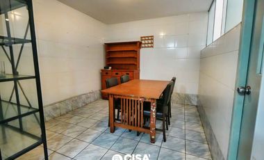 Casa con Piscina y Jardín en La Planicie – Espacios Amplios y Exclusividad