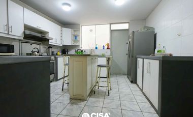 Casa con Piscina y Jardín en La Planicie – Espacios Amplios y Exclusividad