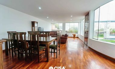 Casa con Piscina y Jardín en La Planicie – Espacios Amplios y Exclusividad