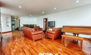 Casa con Piscina y Jardín en La Planicie – Espacios Amplios y Exclusividad