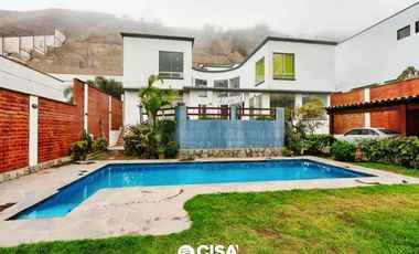 Casa con Piscina y Jardín en La Planicie – Espacios Amplios y Exclusividad