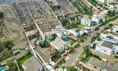 Casa con Piscina y Jardín en La Planicie – Espacios Amplios y Exclusividad