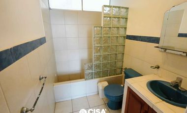 Casa con Piscina y Jardín en La Planicie – Espacios Amplios y Exclusividad