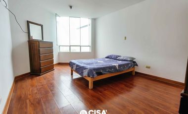 Casa con Piscina y Jardín en La Planicie – Espacios Amplios y Exclusividad