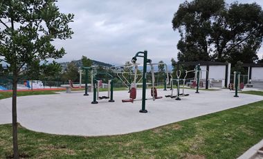 CASA EN RENTA , UBICADA EN FRACCIONAMIENTO CANTERAS. UBICADO SOBRE AVENIDA PRINCIPAL. ZONA ZINCANTEPEC, EDO MEX