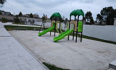 CASA EN RENTA , UBICADA EN FRACCIONAMIENTO CANTERAS. UBICADO SOBRE AVENIDA PRINCIPAL. ZONA ZINCANTEPEC, EDO MEX