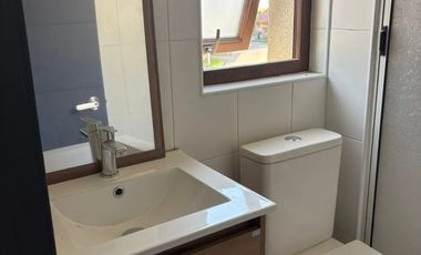 Casa en condominio Lomas de San Sebastián. Venta UF 8.500