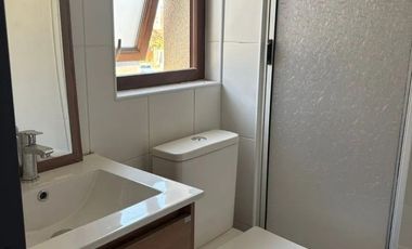 Casa en condominio Lomas de San Sebastián. Venta UF 8.500