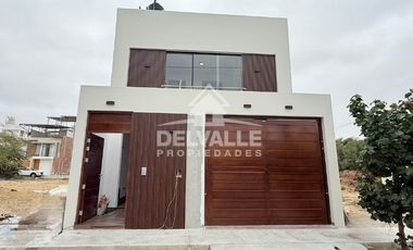 Casa Moderna de 2 Pisos + Terraza | 165 m² Construidos – Zona Fresca y Ventilada