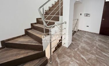 Casa Moderna de 2 Pisos + Terraza | 165 m² Construidos – Zona Fresca y Ventilada