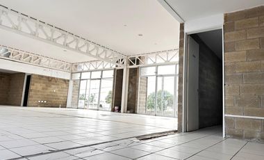 SE RENTA LOCAL COMERCIAL EN AVENIDA PRINCIPAL  EN SANTO TOMÁS CHAUTLA