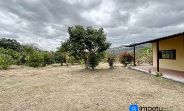 Casa en venta en sector Cabianga cerca del pueblo de Malacatos y de la avenida principal