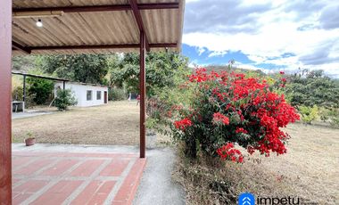 Casa en venta en sector Cabianga cerca del pueblo de Malacatos y de la avenida principal