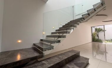 Bonita casa en renta en LA CIMA (coto D)