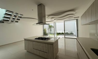 Bonita casa en renta en LA CIMA (coto D)