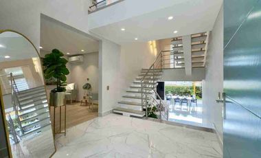 SE VENDE HERMOSA CASA REFORMADA EN RUITOQUE CONDOMINIO!!