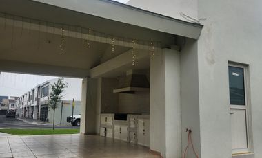 CASA EN VENTA ALMERIA APODACA NUEVO LEON AMUEBLADA EN ESQUINA