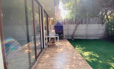 VENTA CASA CERCANA CARRETERA SAN MARTÍN 2 PISOS 3D + 3B + TERRAZA + LOGIA + P. SERVICIO, COLEGIOS ALGARROBAL- DUNALASTAIR – LINCON - ALIANZA FRANCESA