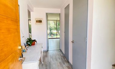 VENTA CASA CERCANA CARRETERA SAN MARTÍN 2 PISOS 3D + 3B + TERRAZA + LOGIA + P. SERVICIO, COLEGIOS ALGARROBAL- DUNALASTAIR – LINCON - ALIANZA FRANCESA