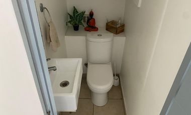 VENTA CASA CERCANA CARRETERA SAN MARTÍN 2 PISOS 3D + 3B + TERRAZA + LOGIA + P. SERVICIO, COLEGIOS ALGARROBAL- DUNALASTAIR – LINCON - ALIANZA FRANCESA