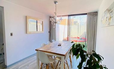 VENTA CASA CERCANA CARRETERA SAN MARTÍN 2 PISOS 3D + 3B + TERRAZA + LOGIA + P. SERVICIO, COLEGIOS ALGARROBAL- DUNALASTAIR – LINCON - ALIANZA FRANCESA