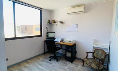 VENTA CASA CERCANA CARRETERA SAN MARTÍN 2 PISOS 3D + 3B + TERRAZA + LOGIA + P. SERVICIO, COLEGIOS ALGARROBAL- DUNALASTAIR – LINCON - ALIANZA FRANCESA