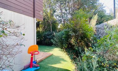 VENTA CASA CERCANA CARRETERA SAN MARTÍN 2 PISOS 3D + 3B + TERRAZA + LOGIA + P. SERVICIO, COLEGIOS ALGARROBAL- DUNALASTAIR – LINCON - ALIANZA FRANCESA