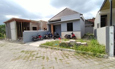 Jual Murah Rumah Baru Dalam Perumahan Area Maguwoharjo JOGJA