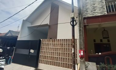 Rumah 1 Lt Siap Huni Akses Dekat Stasiun Bekasi Hadap Utara J-37049