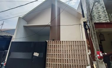 Rumah 1 Lt Siap Huni Akses Dekat Stasiun Bekasi Hadap Utara J-37049